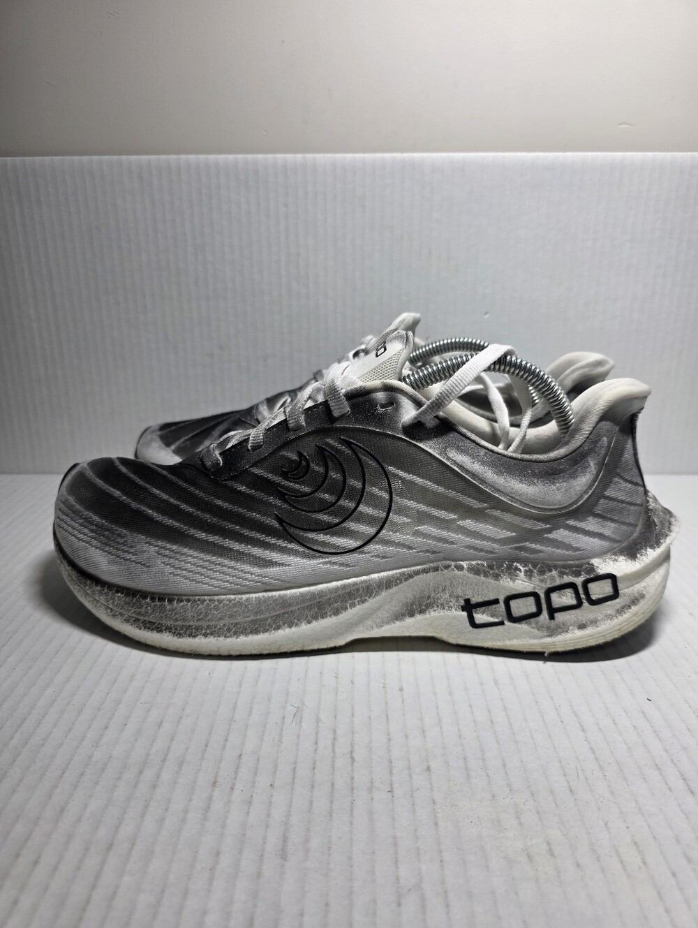 Topo Athletic Sneakers Men 9.5M Cyclone 2 Running Shoes White Trail Foot Shape